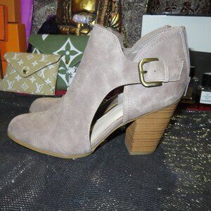 Fergalicious by Fergie Palmer Micro Suede Buckle Ankle Chelsea Boots Booties 9.5